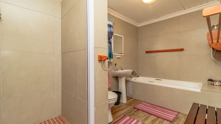 6 Bedroom Property for Sale in Aalwyndal Western Cape